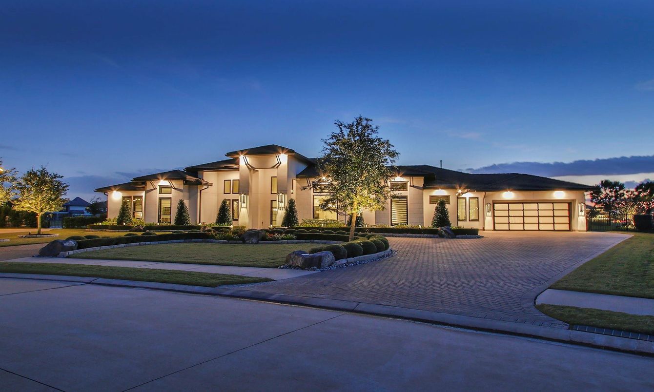 Attached, Exterior, Facade, French Provincial