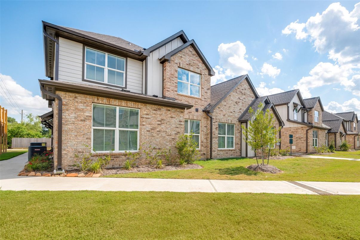 Exterior, Facade, Brick Facade, Brick Traditional