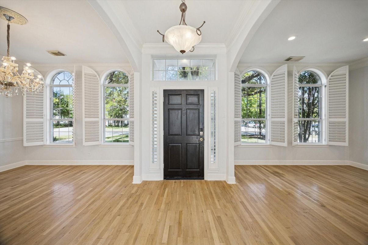 Interior, Pendant Lights, Recessed Lighting, Wood Texture Flooring