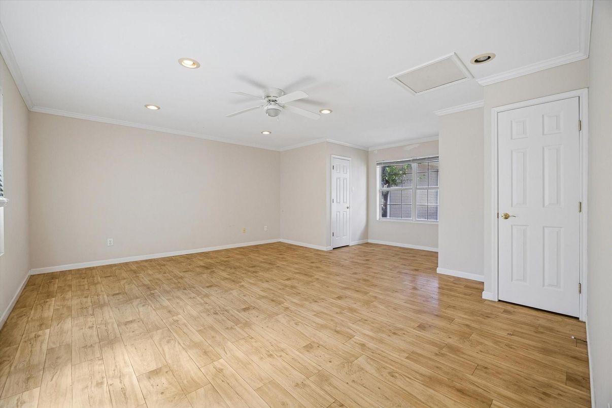 Empty room, Interior, Recessed Lighting, Wood Texture Flooring