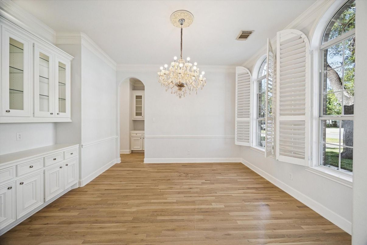 Chandelier, Empty room, Interior, Wood Texture Flooring