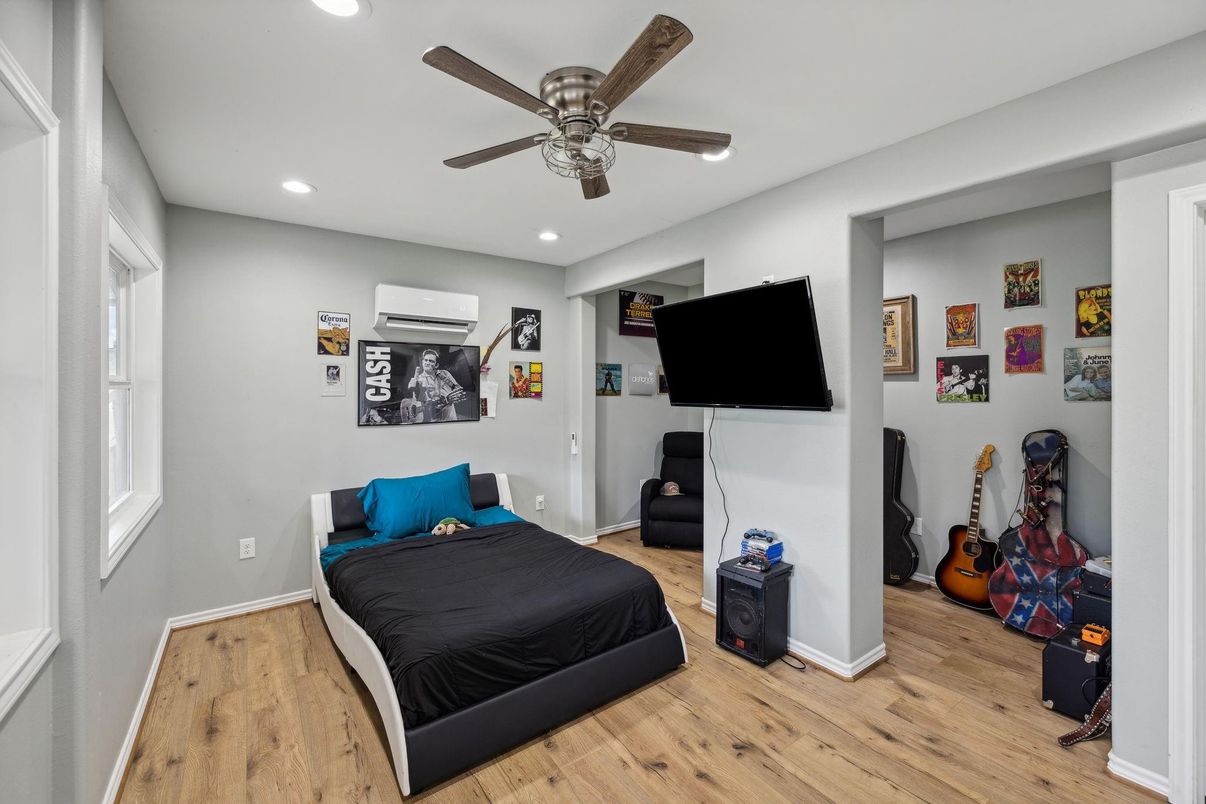 Bedroom, Interior, Recessed Lighting, Wood Texture Flooring