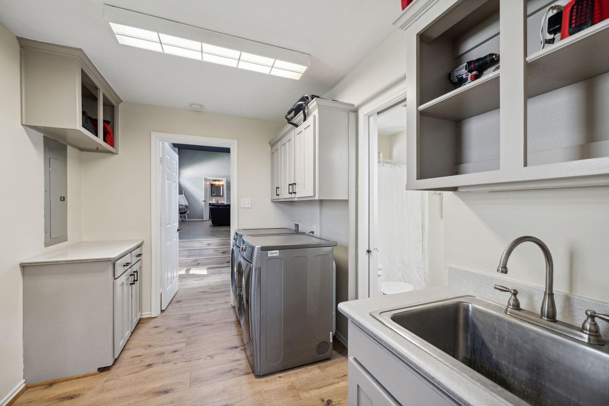 Interior, Kitchen, Washer, Wood Texture Flooring