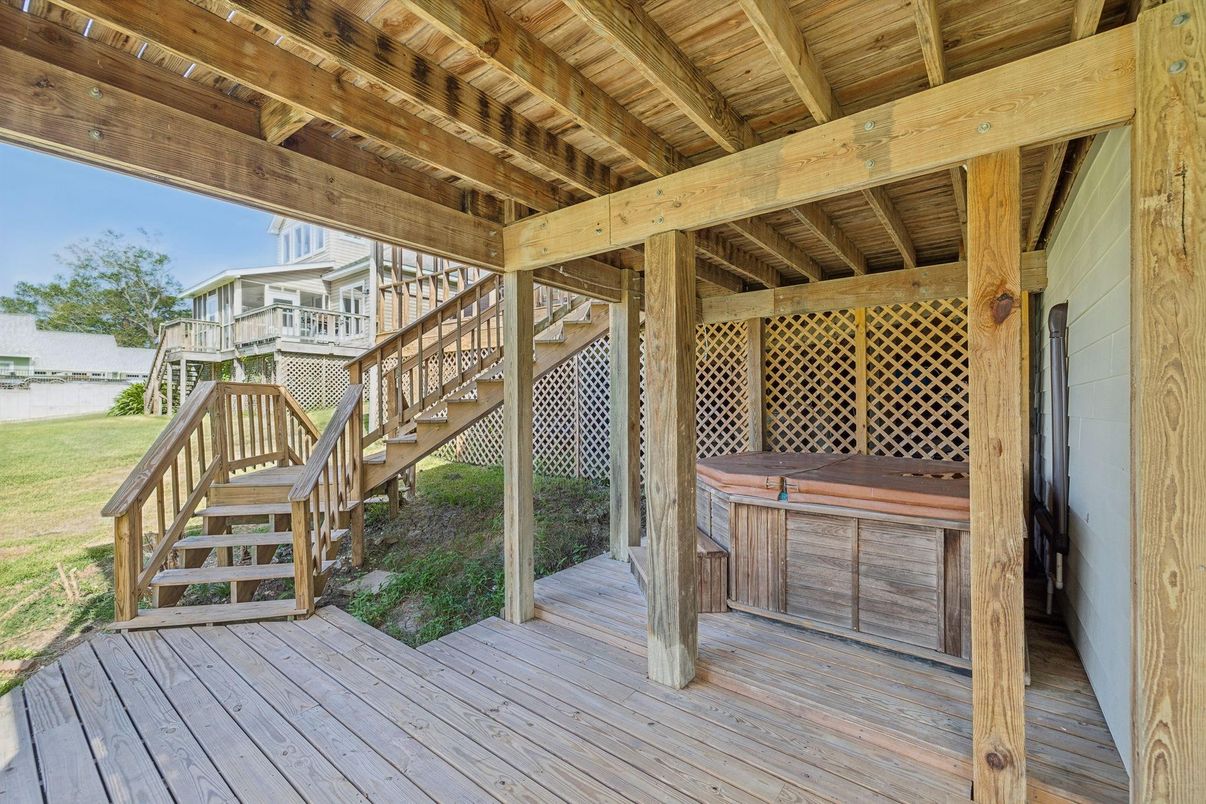 Exterior, Wooden Beams