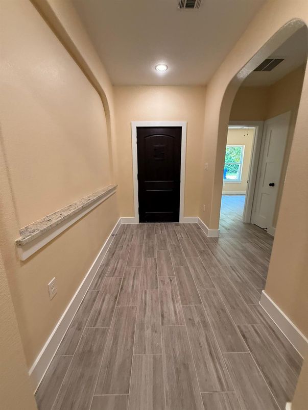 Interior, Recessed Lighting, Wood Texture Flooring