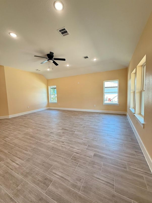 Empty room, Interior, Recessed Lighting