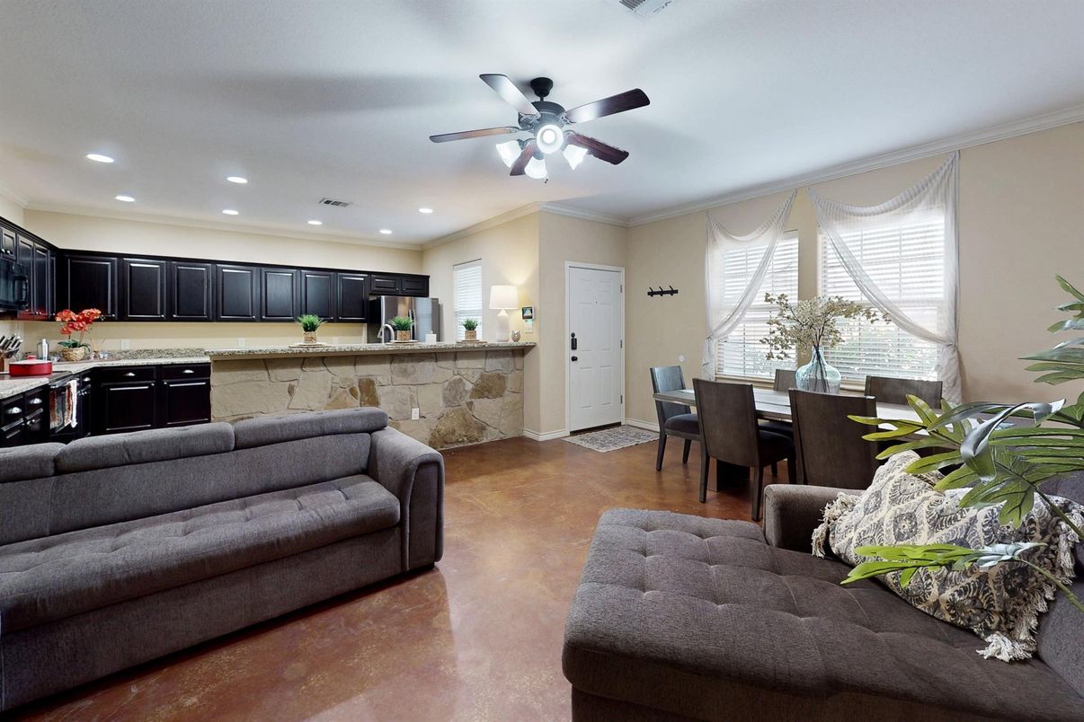 Dining room, Interior, Kitchen, Recessed Lighting