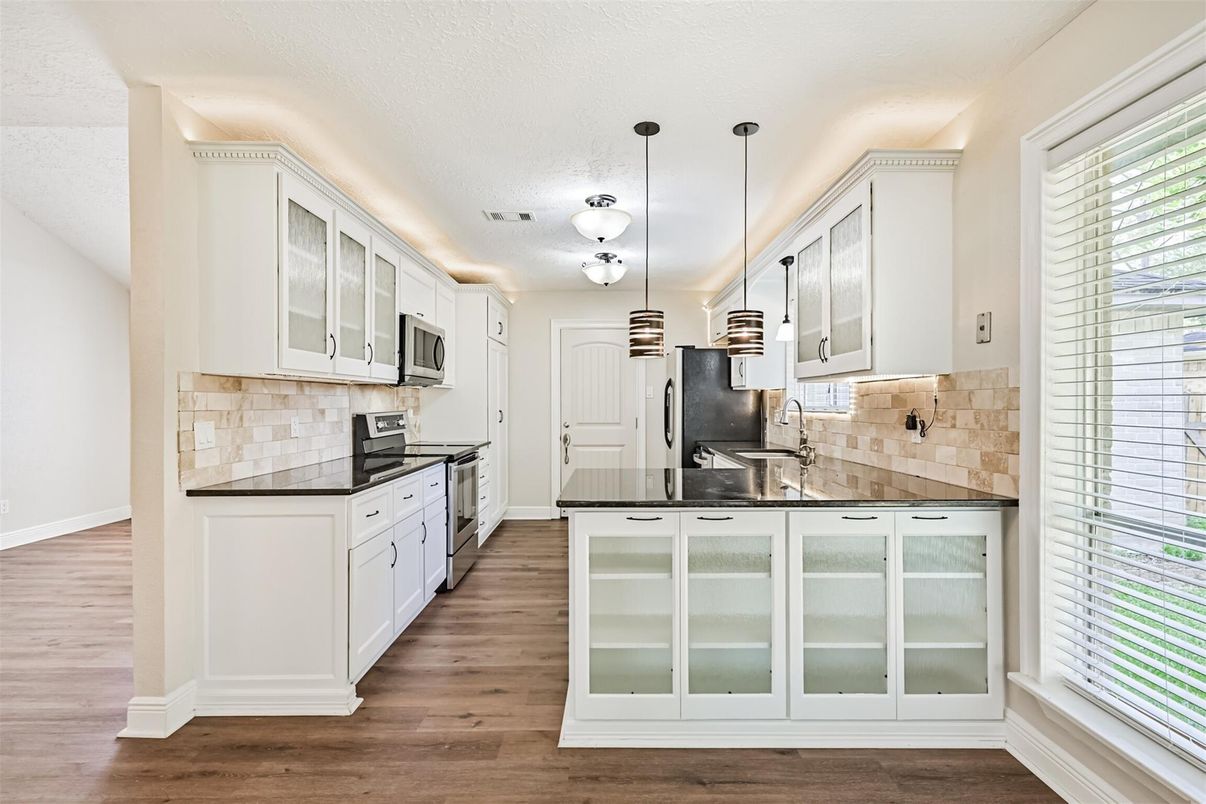 Interior, Kitchen, Pendant Lights, Wood Texture Flooring