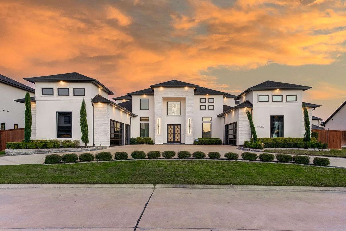 Exterior, Facade, French Provincial