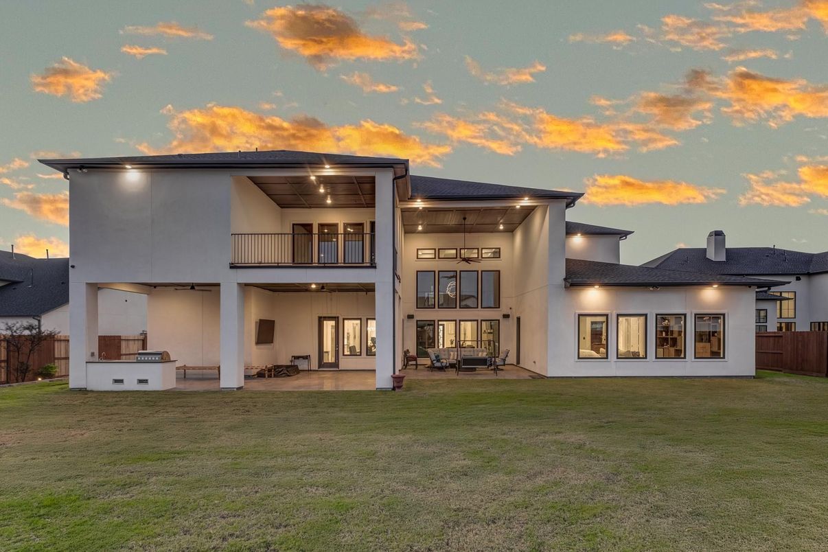 Backyard, Exterior, Facade, Modern