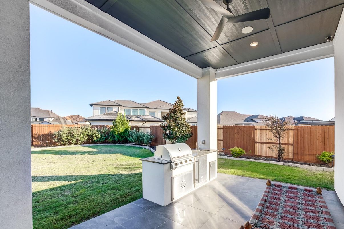 Backyard, Exterior, Outdoor Kitchen
