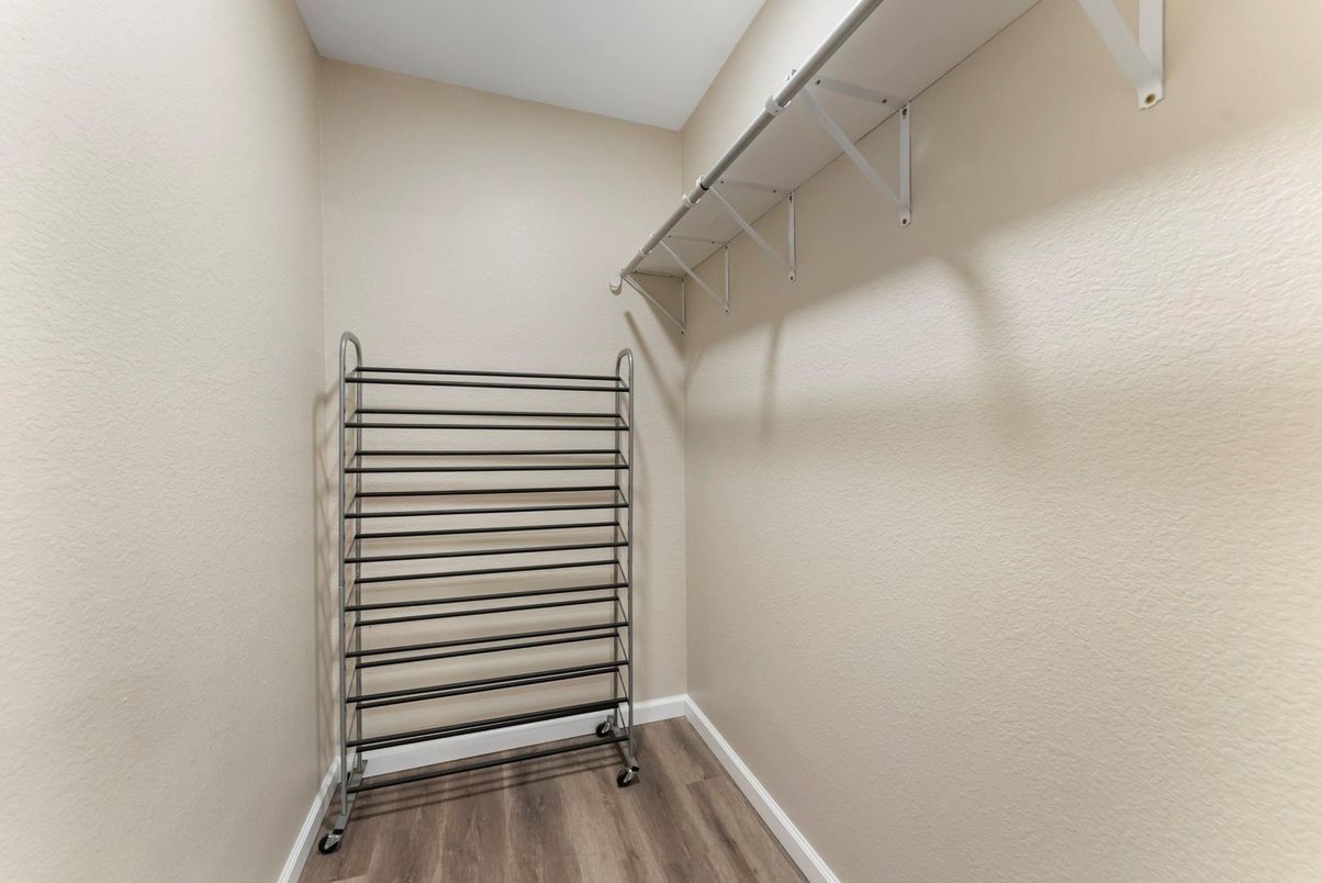 Interior, Walk-in Closets, Wood Texture Flooring