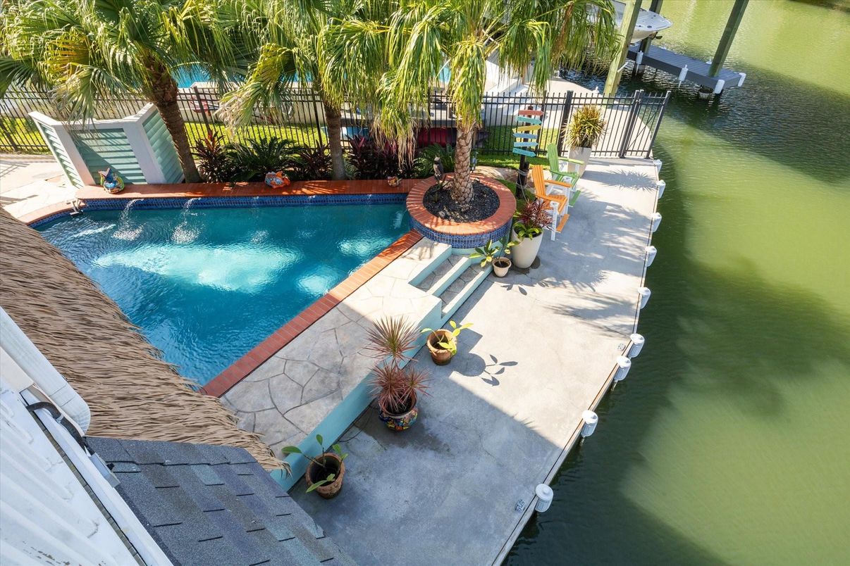 Exterior, Pool, Water