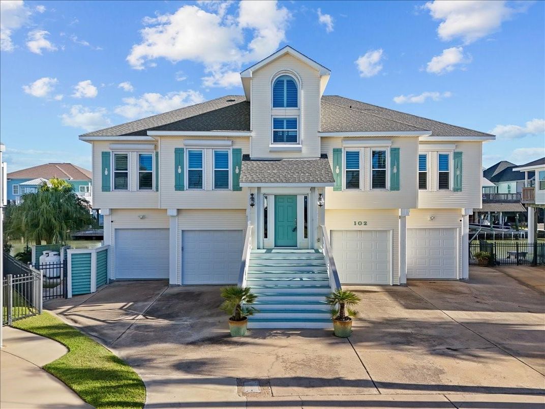 Attached, Exterior, Facade, Raised Ranch