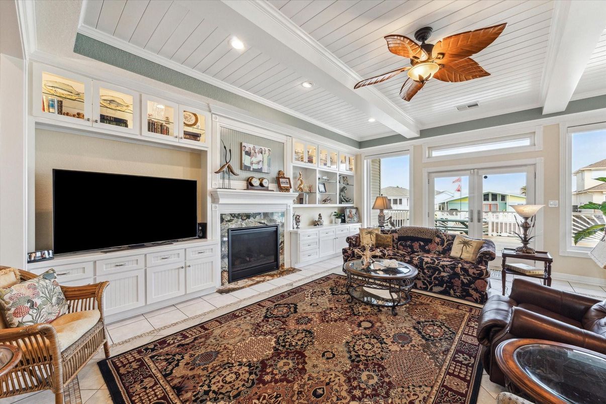 Fireplace, Interior, Living room, Recessed Lighting