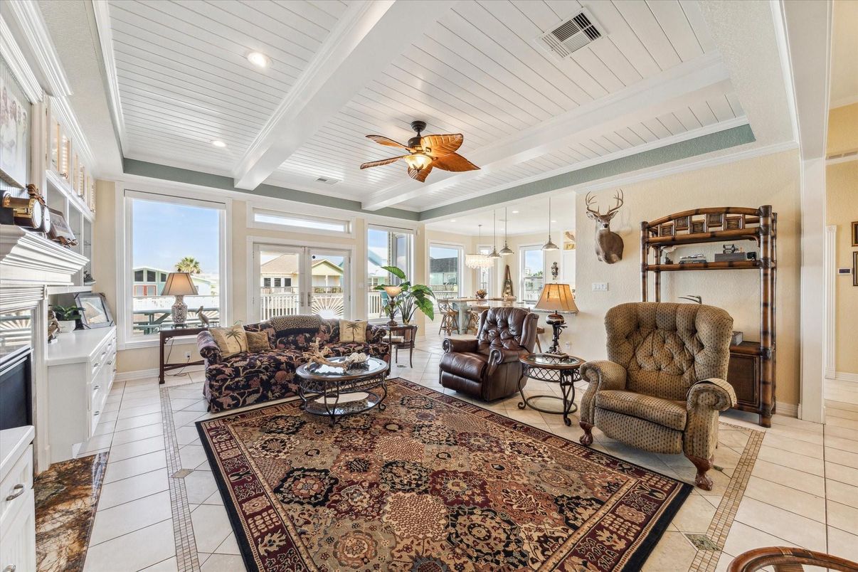 Interior, Living room, Pendant Lights, Recessed Lighting
