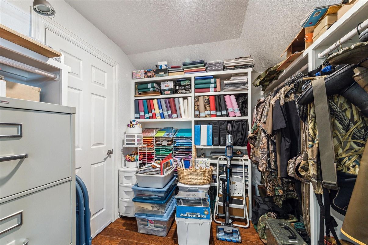 Interior, Walk-in Closets, Wood Texture Flooring