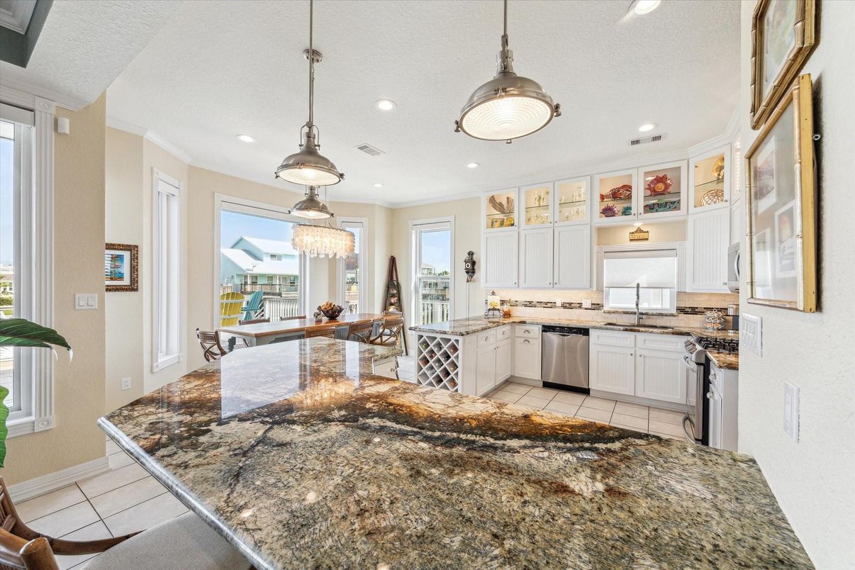 Dining room, Interior, Kitchen, Pendant Lights, Recessed Lighting, Stainless Steel Appliances