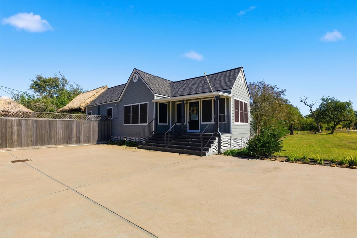 Backyard, Exterior, Facade, Cape Cod
