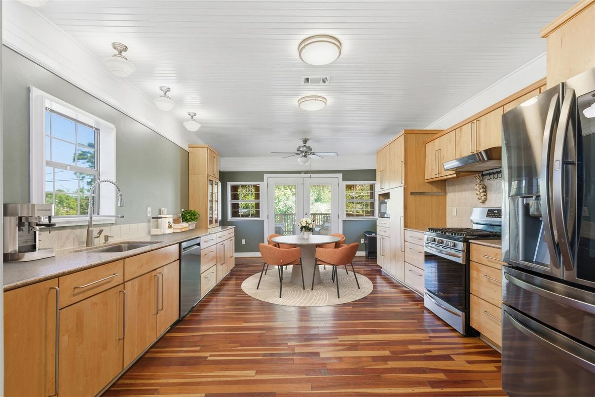 Dining room, Interior, Kitchen, Stainless Steel Appliances, Wood Texture Flooring