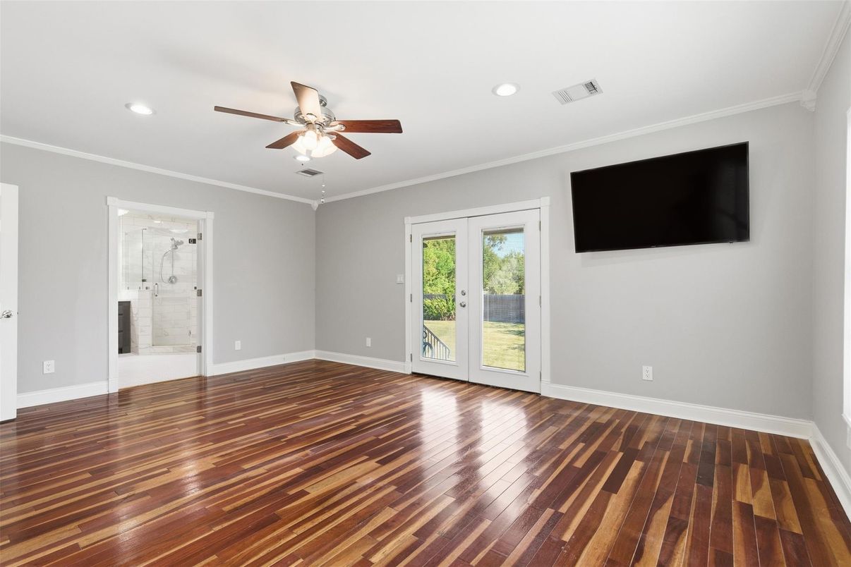 Empty room, Interior, Recessed Lighting, Wood Texture Flooring