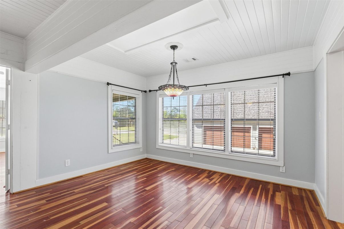 Empty room, Interior, Pendant Lights, Wood Texture Flooring