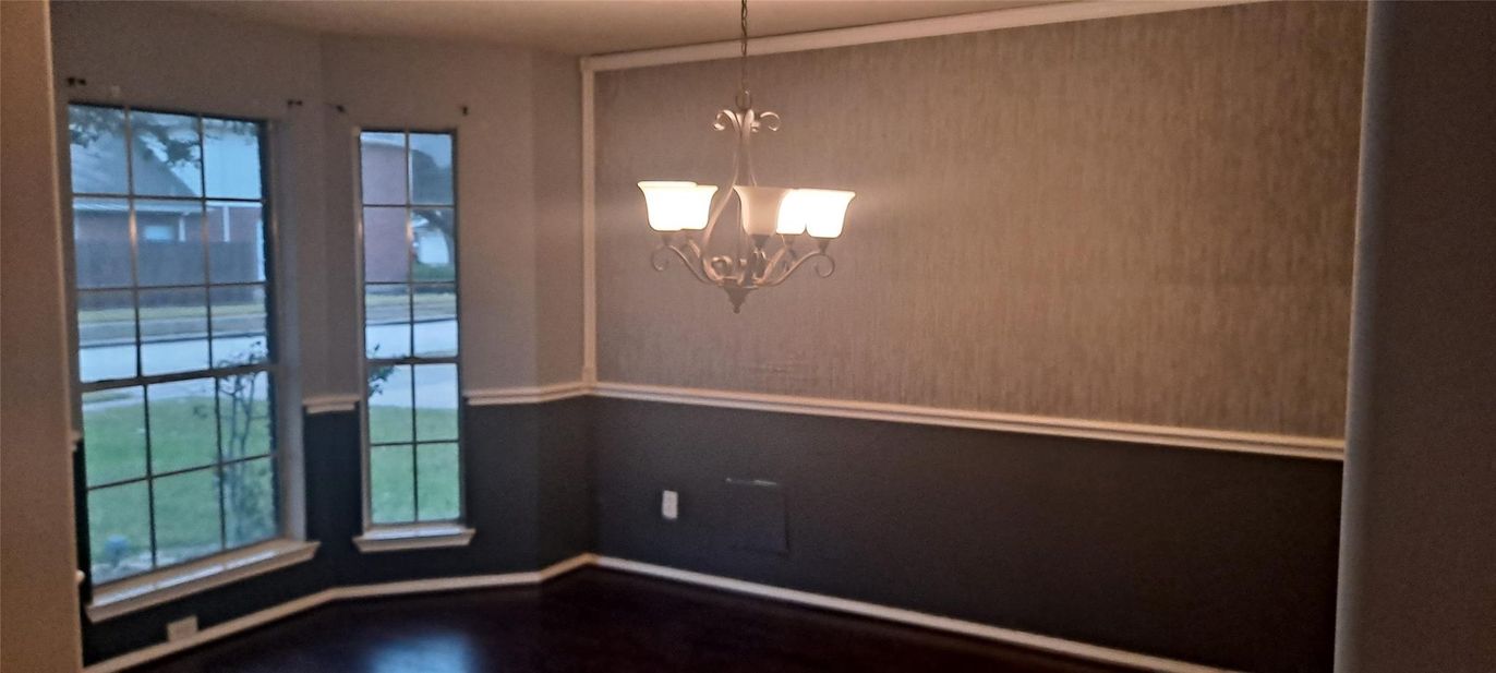 Empty room, Interior, Pendant Lights