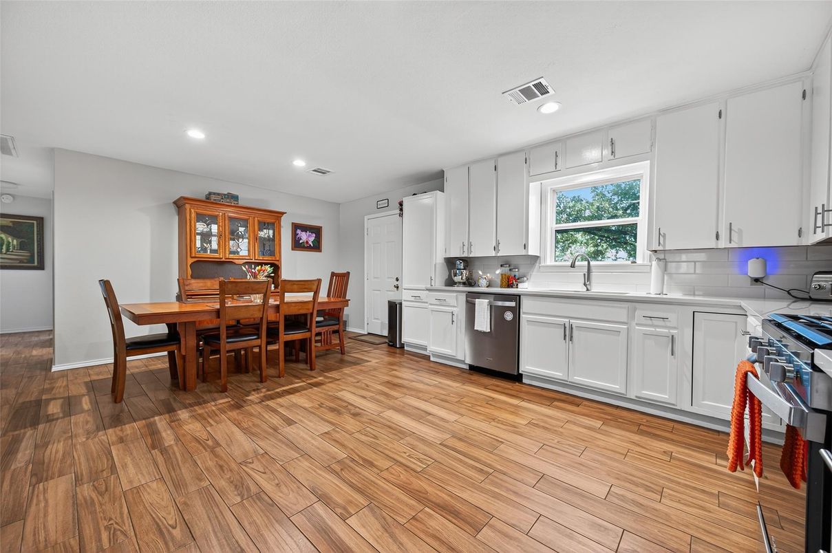 Dining room, Interior, Kitchen, Recessed Lighting, Wood Texture Flooring