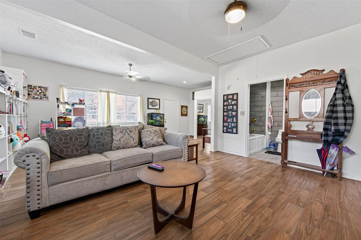 Interior, Living room, Recessed Lighting, Wood Texture Flooring