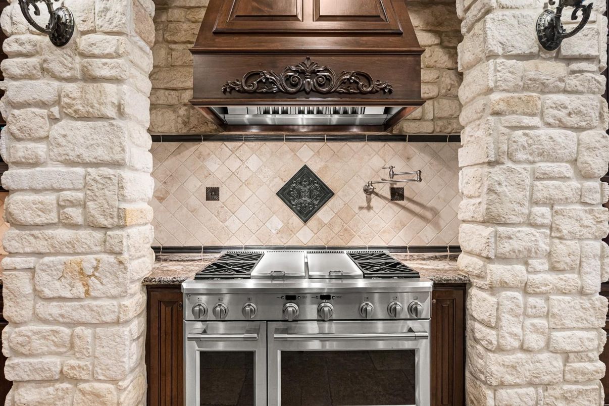 Exterior, Outdoor Kitchen