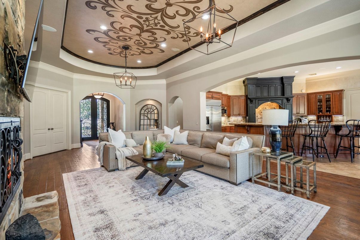 Chandelier, Interior, Kitchen, Living room, Pendant Lights, Recessed Lighting, Stainless Steel Appliances, Wood Texture Flooring