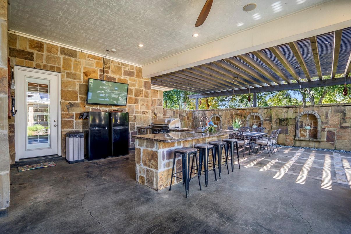 Exterior, Outdoor Kitchen