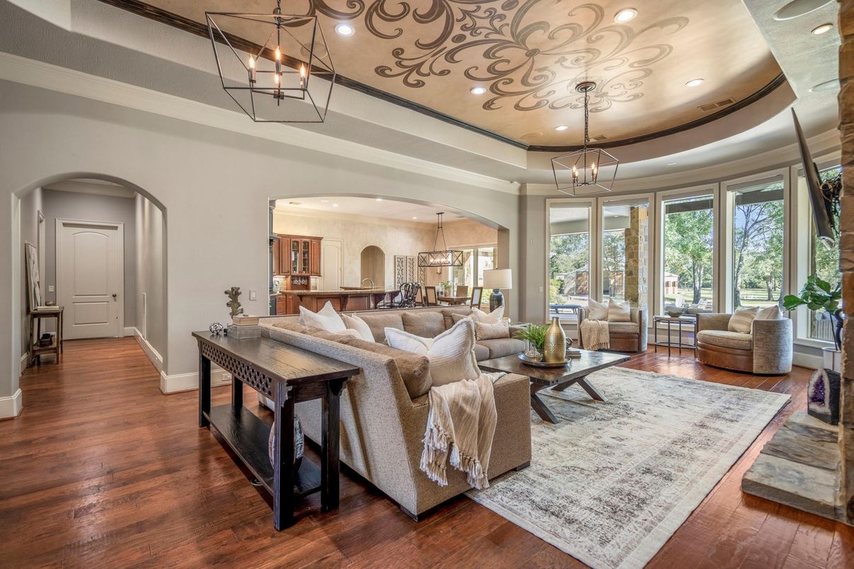 Chandelier, Interior, Kitchen, Living room, Pendant Lights, Recessed Lighting, Wood Texture Flooring