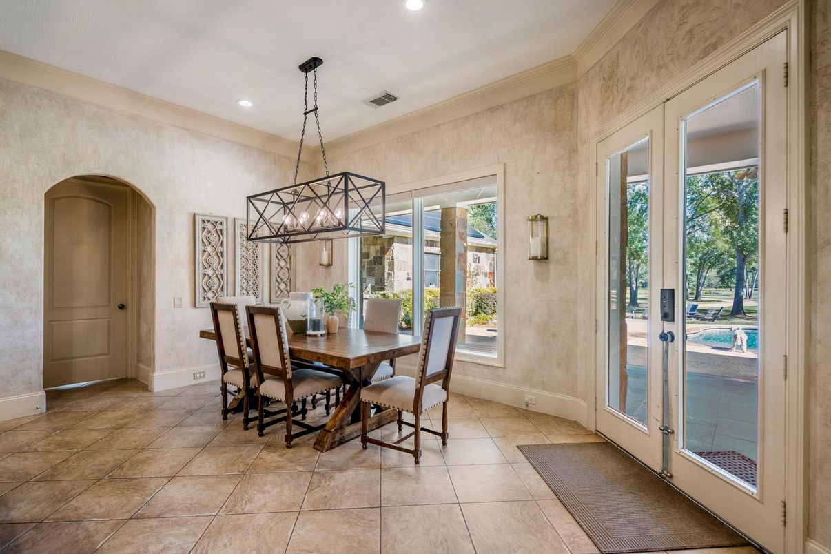 Dining room, Interior, Pendant Lights, Recessed Lighting
