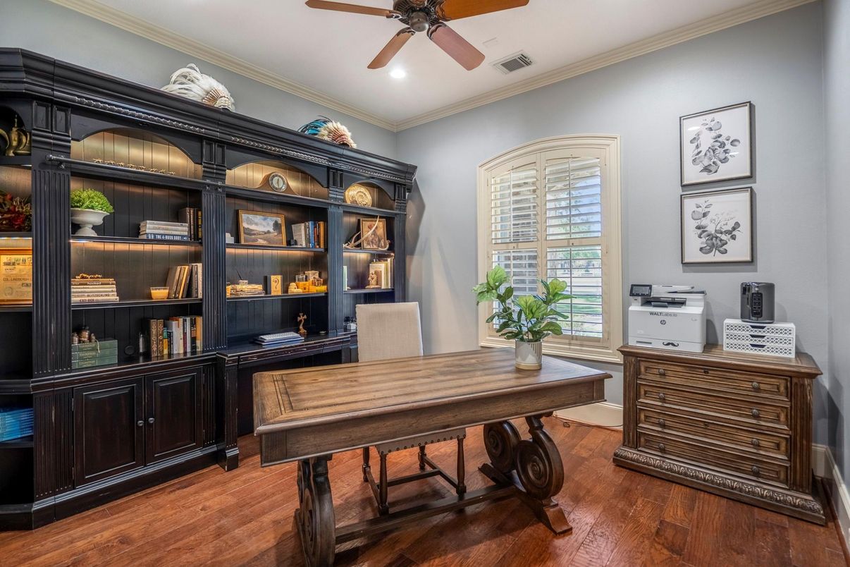 Home Office, Interior, Recessed Lighting, Wood Texture Flooring