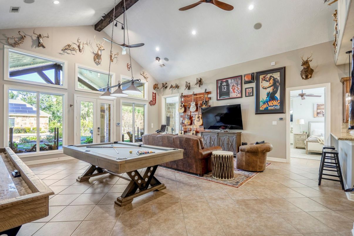 Billiard Table, Game Room, Interior, Living room, Recessed Lighting