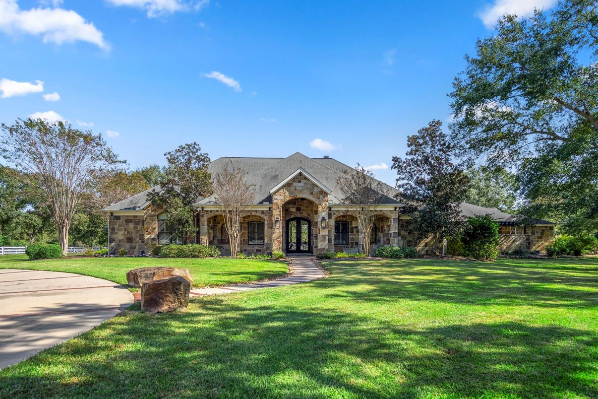 Backyard, Exterior, Facade, French Provincial