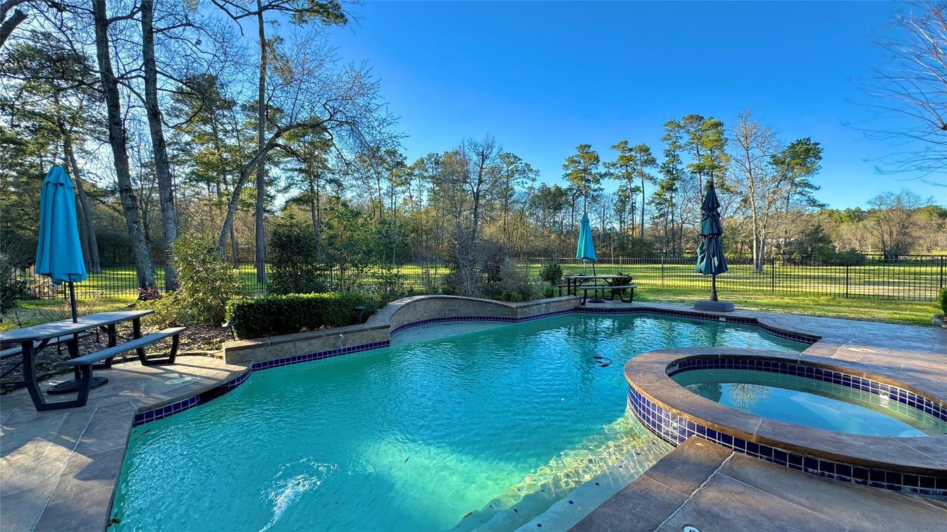 Exterior, Playground, Pool