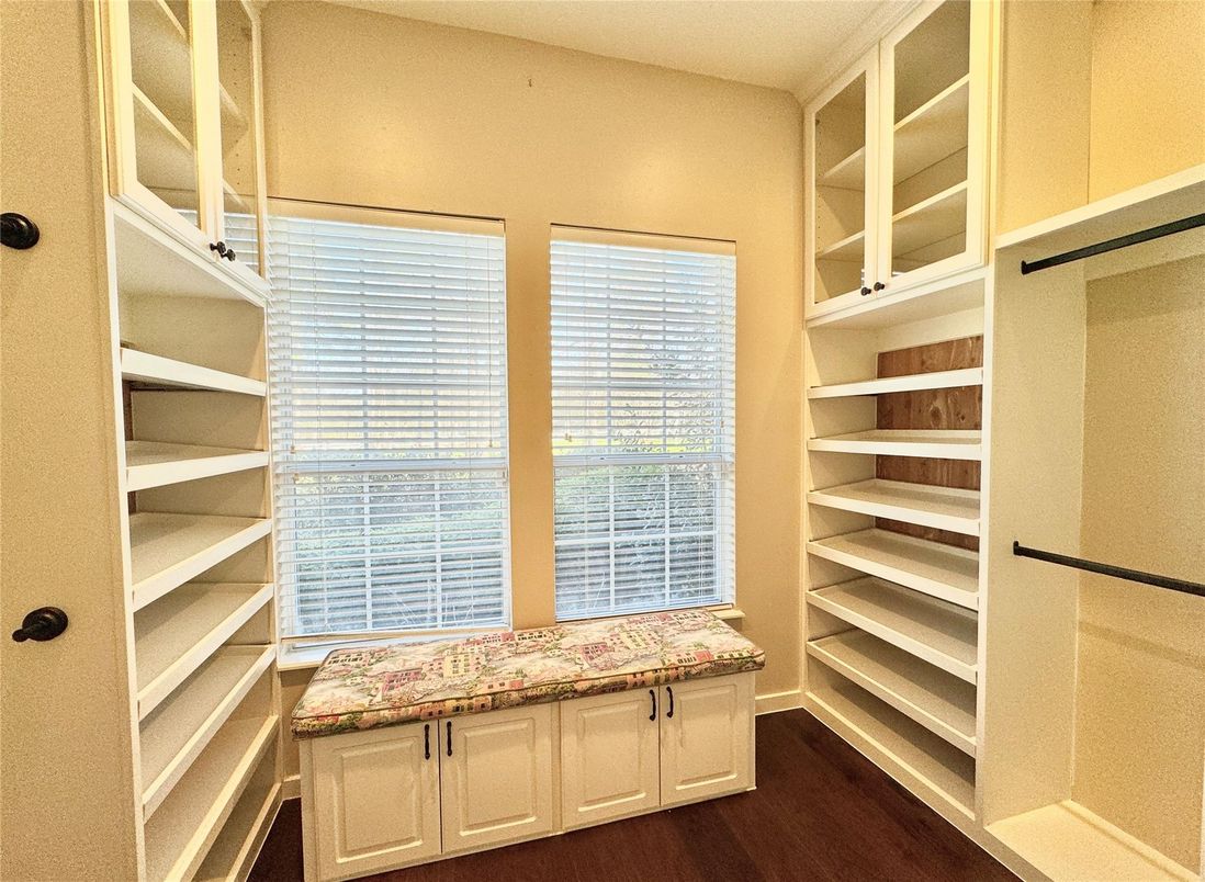Interior, Walk-in Closets, Wood Texture Flooring