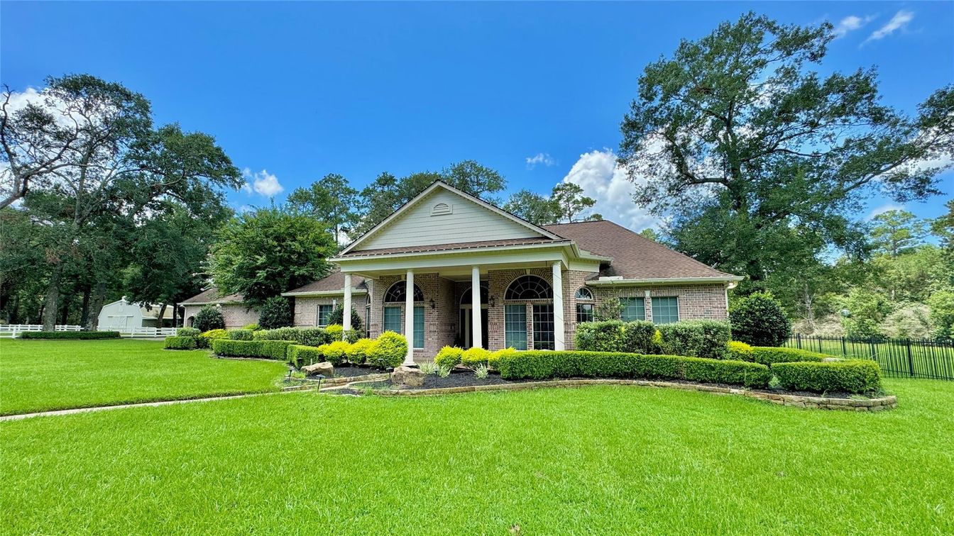 Backyard, Exterior, Facade, Brick Facade, Georgian