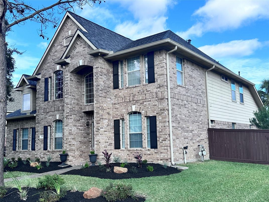 Exterior, Facade, Brick Facade, Brick Traditional