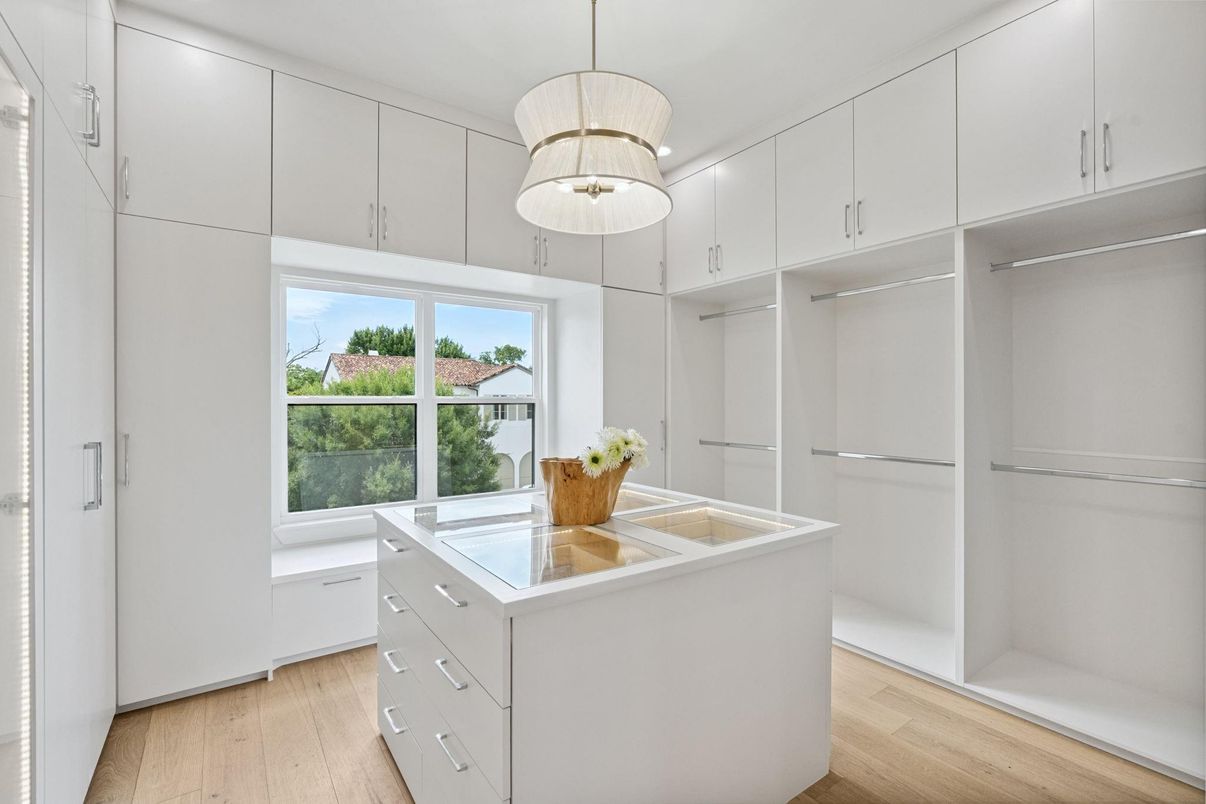 Interior, Pendant Lights, Wood Texture Flooring