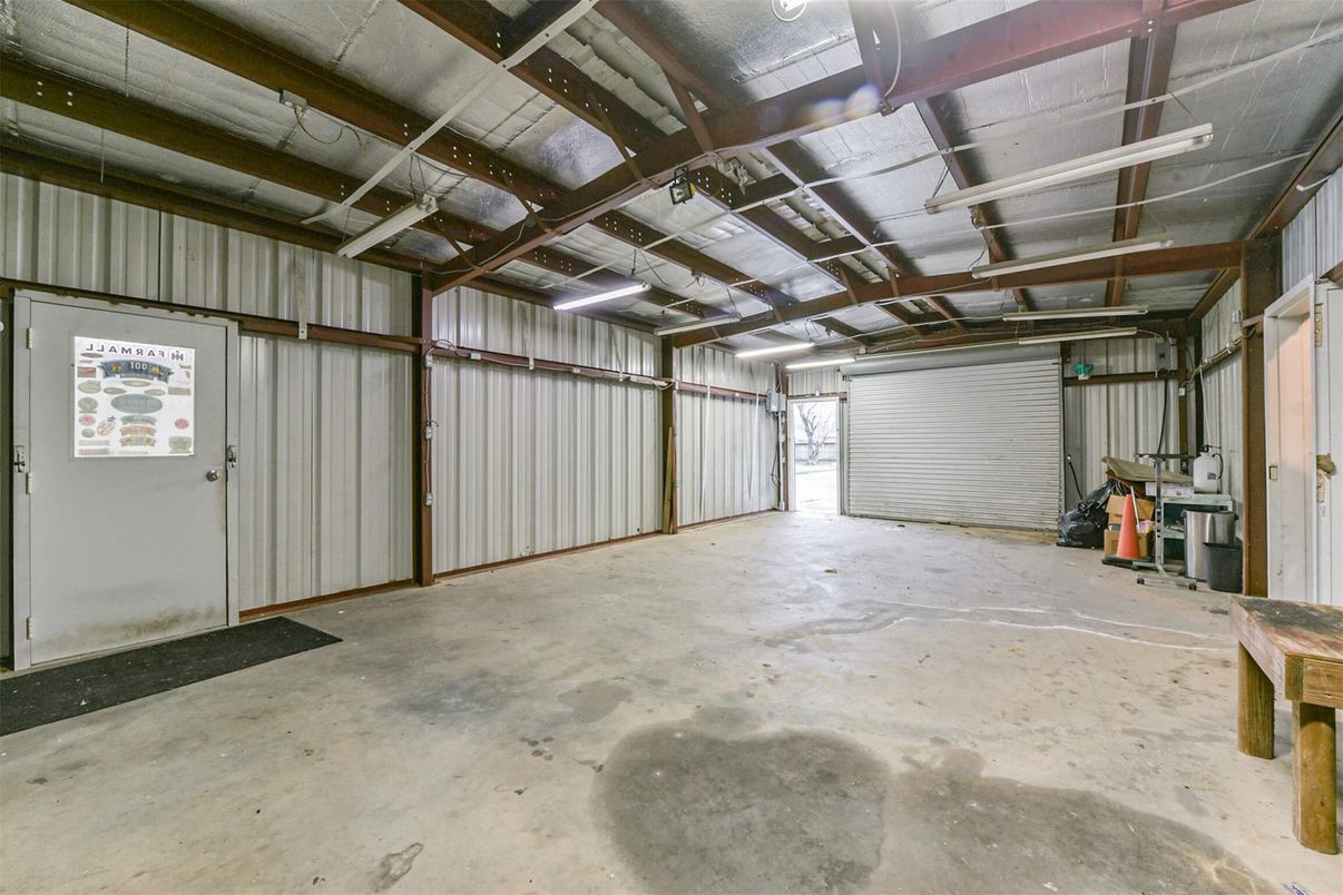 Garage, Interior