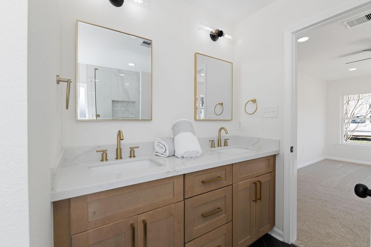 Bathroom, Dual Sink Vanities, Interior, Recessed Lighting