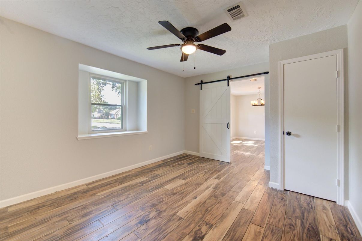 Empty room, Interior, Pendant Lights, Wood Texture Flooring