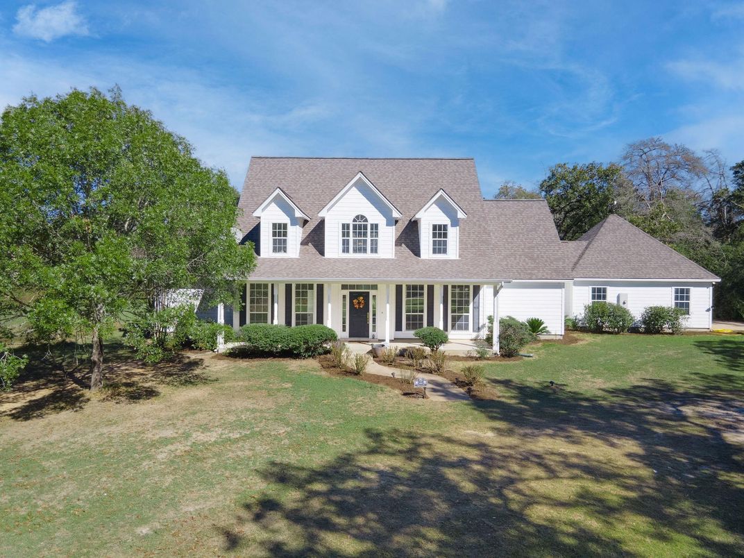 Exterior, Facade, Cape Cod