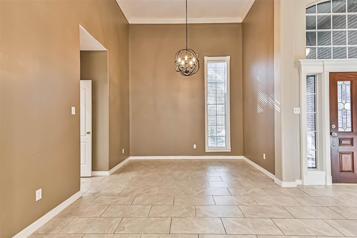 Chandelier, Empty room, Interior, Pendant Lights