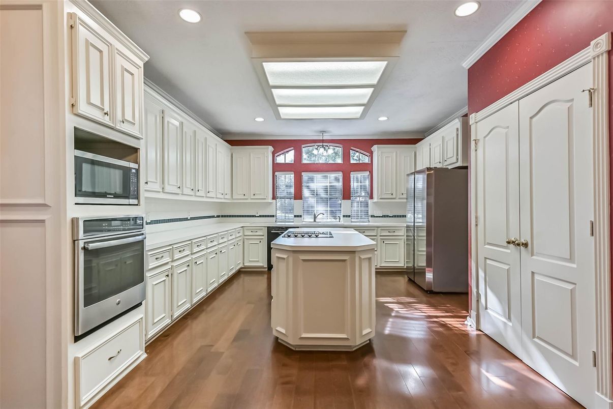 Interior, Kitchen, Recessed Lighting, Wood Texture Flooring