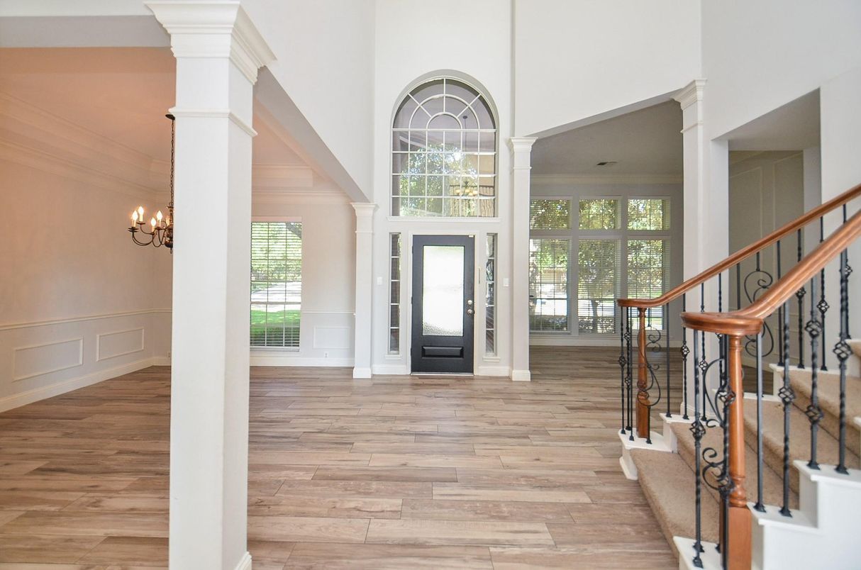 Chandelier, Interior, Wood Texture Flooring