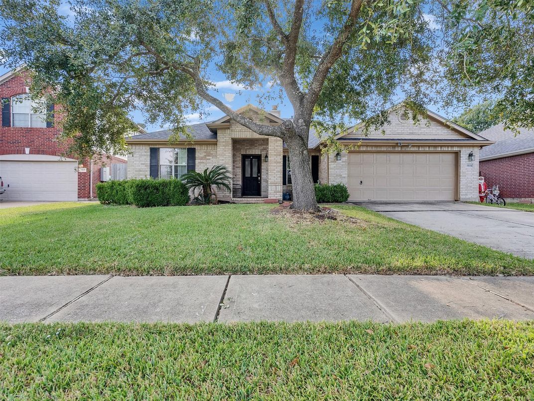 Attached, Detached Garage, Exterior, Facade, Ranch